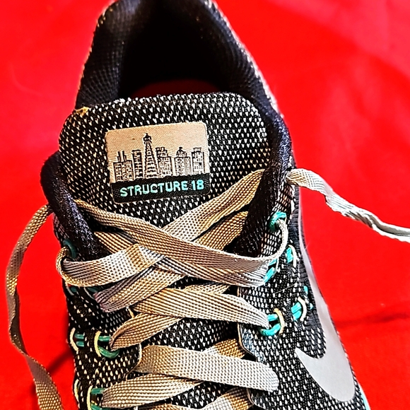 Nike running shoes size 7 black and grey with turquoise trim - Picture 4 of 4